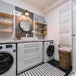 E3 Luxury Oldtown - Free Parking, Supermarket, Pcscreen, Netflix, Unlimited Music, Aircon Apartment Kosice