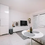 דירה E3 Luxury Oldtown - Free Parking, Supermarket, Pcscreen, Netflix, Unlimited Music, Aircon *