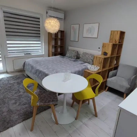 E3 Luxury Oldtown W Free Garage, Supermarket, Fastwifi, Unlimited Music, Prime Video, Aircon