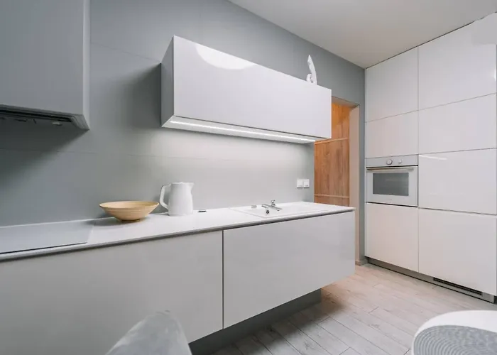 Apartamento E3 Luxury Oldtown - Free Parking, Supermarket, Pcscreen, Netflix, Unlimited Music, Aircon Košice